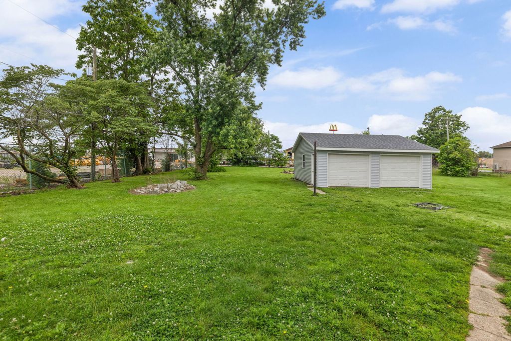 Image 9 of property listing at 21 Mills Cart Road, Salem, IL 62881
