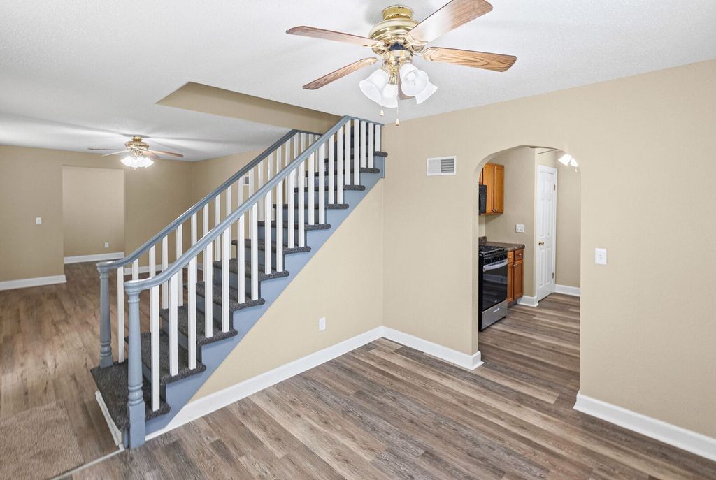 Image 10 of property listing at 21 Mills Cart Road, Salem, IL 62881