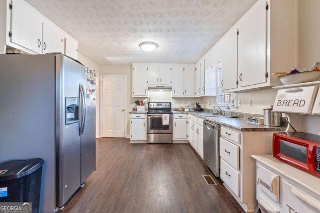 84 Oak Court, Dallas, GA 30157