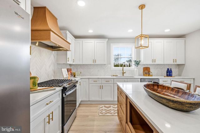 437 PENNINGTON AVE, Waterford Works, NJ 08089