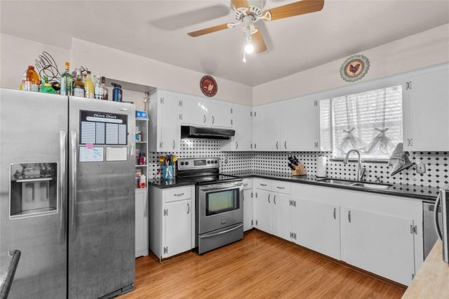 2118 22nd Avenue N, Texas City, TX 77590