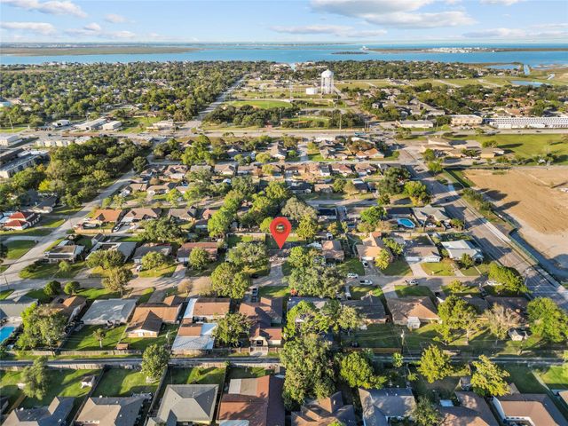 2118 22nd Avenue N, Texas City, TX 77590