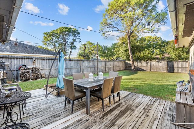 2118 22nd Avenue N, Texas City, TX 77590