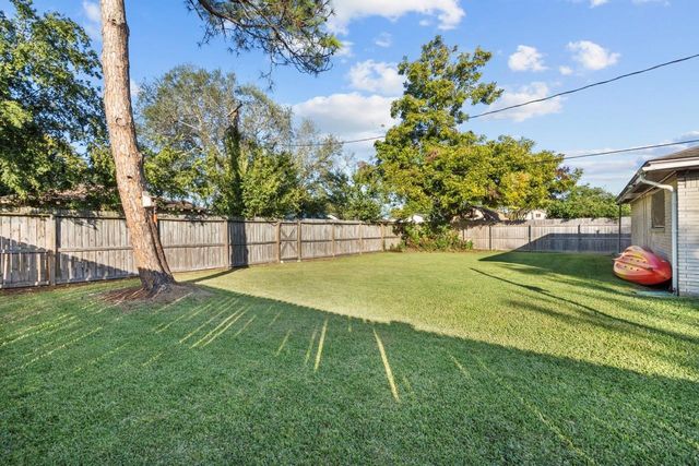 2118 22nd Avenue N, Texas City, TX 77590