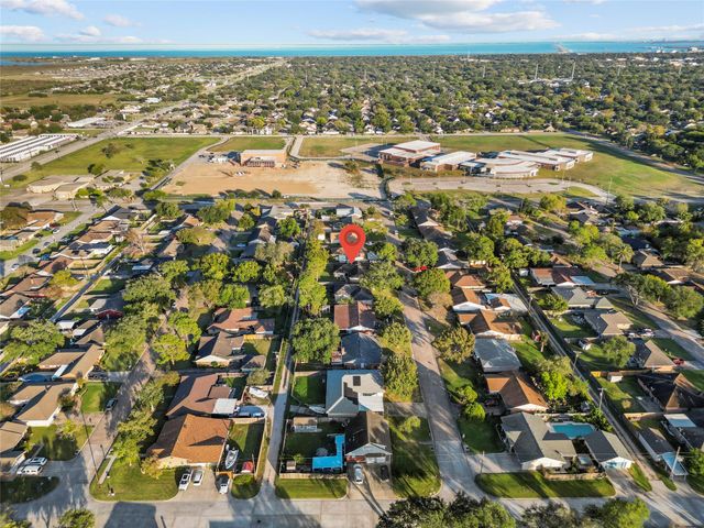 2118 22nd Avenue N, Texas City, TX 77590