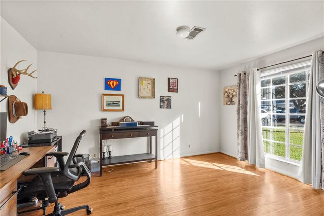 2118 22nd Avenue N, Texas City, TX 77590