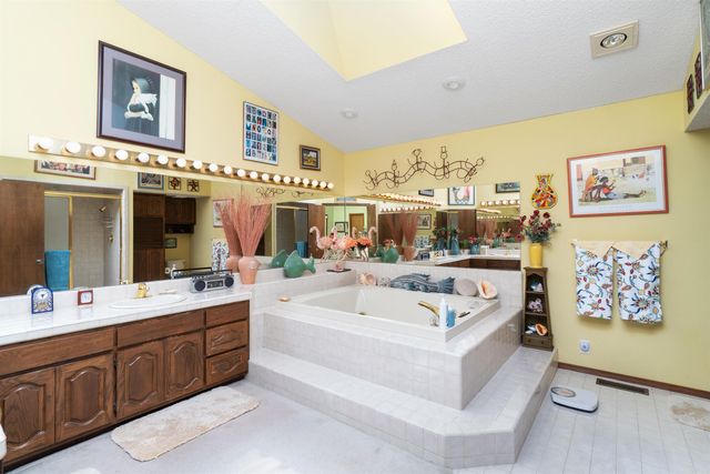 12 Narvaez Way, Hot Springs Village, AR 71909