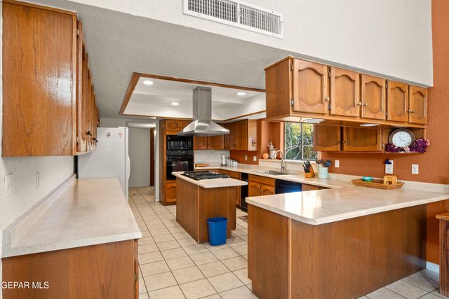 324 Rio Estancia Drive, El Paso, TX 79932