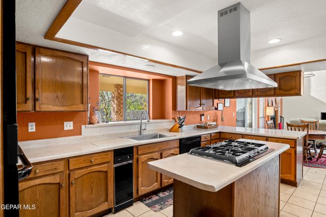 324 Rio Estancia Drive, El Paso, TX 79932