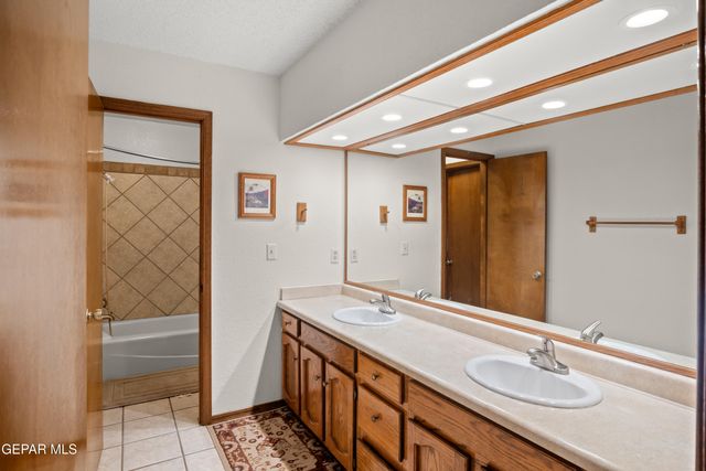 324 Rio Estancia Drive, El Paso, TX 79932