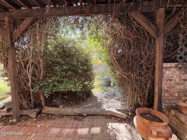 324 Rio Estancia Drive, El Paso, TX 79932