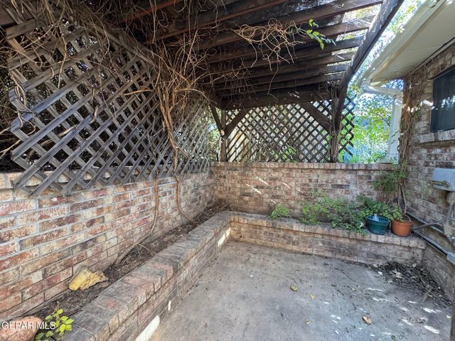 324 Rio Estancia Drive, El Paso, TX 79932