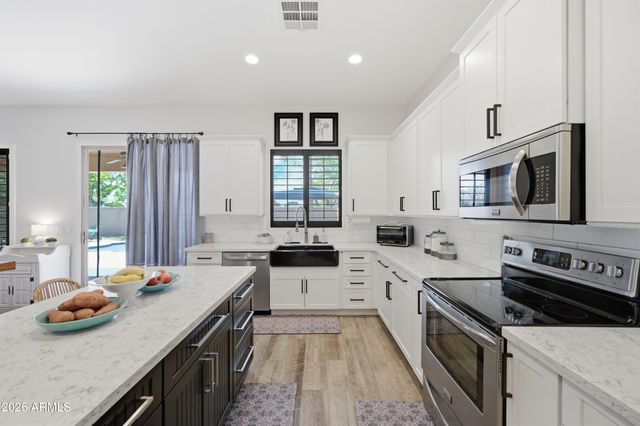 2328 S SORRELLE Street, Mesa, AZ 85209