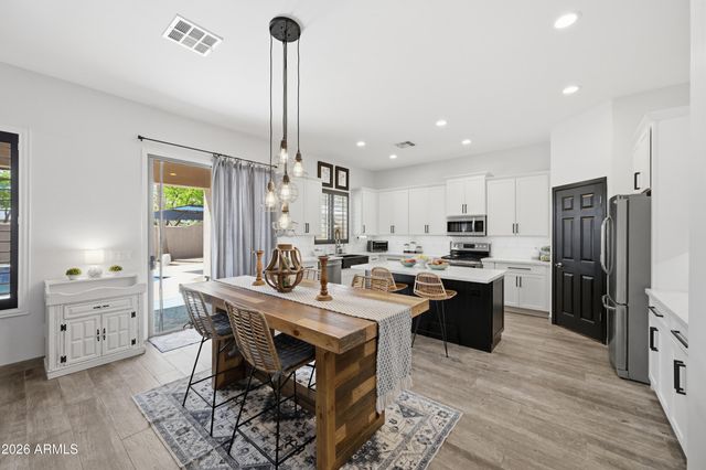 2328 S SORRELLE Street, Mesa, AZ 85209