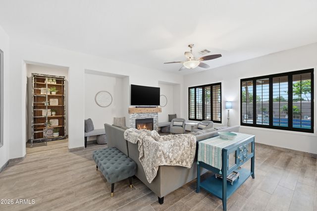 2328 S SORRELLE Street, Mesa, AZ 85209