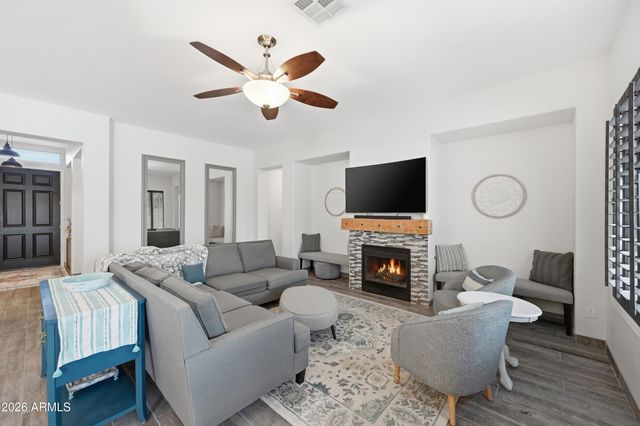 2328 S SORRELLE Street, Mesa, AZ 85209