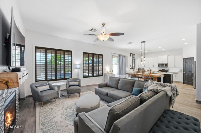 2328 S SORRELLE Street, Mesa, AZ 85209