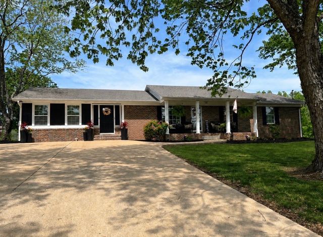 510 Donna Cir, Lawrenceburg, TN 38464