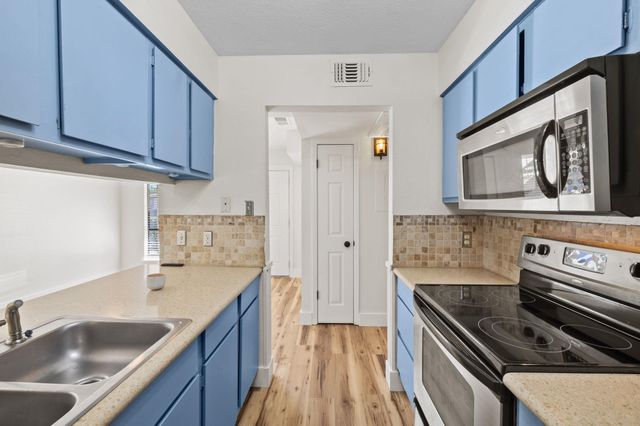 1705 Crossing PL 117B, Austin, TX 78741