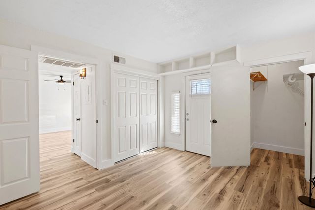 1705 Crossing PL 117B, Austin, TX 78741