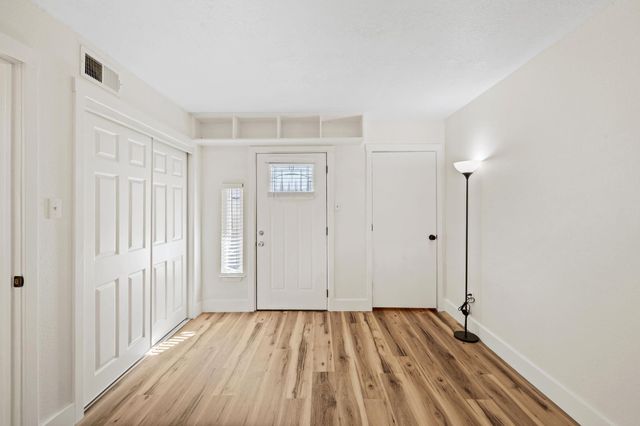 1705 Crossing PL 117B, Austin, TX 78741