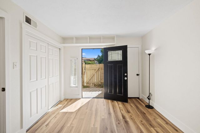 1705 Crossing PL 117B, Austin, TX 78741