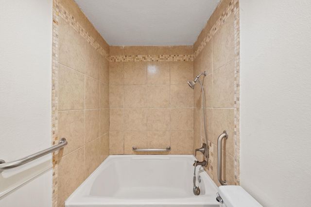 1705 Crossing PL 117B, Austin, TX 78741