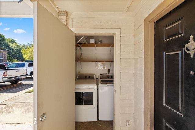 1705 Crossing PL 117B, Austin, TX 78741