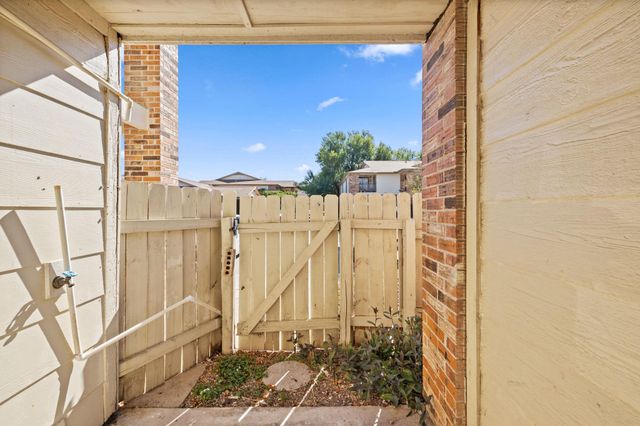 1705 Crossing PL 117B, Austin, TX 78741