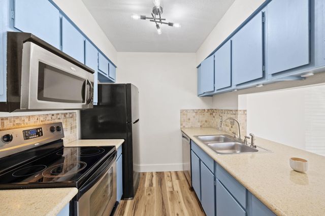 1705 Crossing PL 117B, Austin, TX 78741