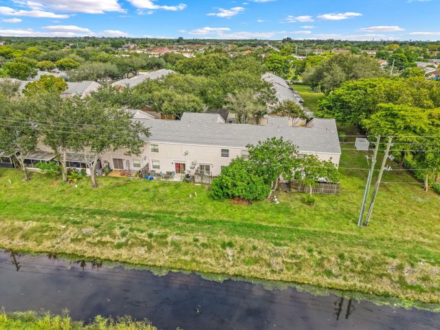 5072 Pine Abbey Drive S, West Palm Beach, FL 33415