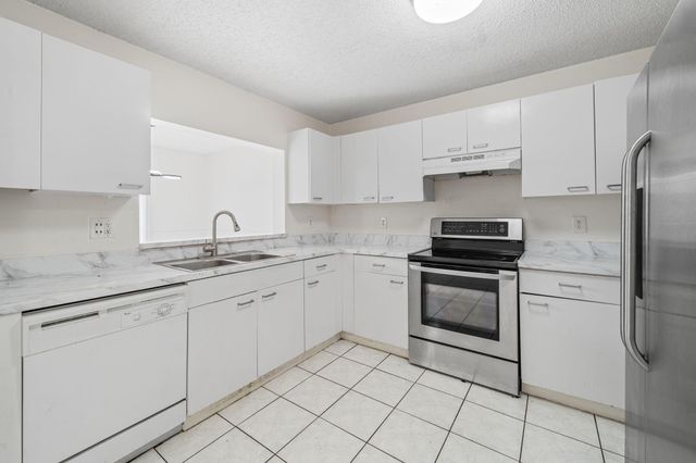 5072 Pine Abbey Drive S, West Palm Beach, FL 33415