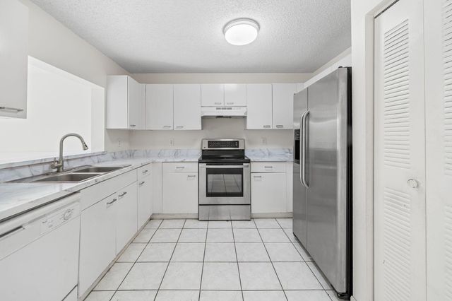 5072 Pine Abbey Drive S, West Palm Beach, FL 33415