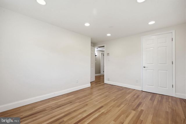 34 WOOSAMONSA RD, Pennington, NJ 08534