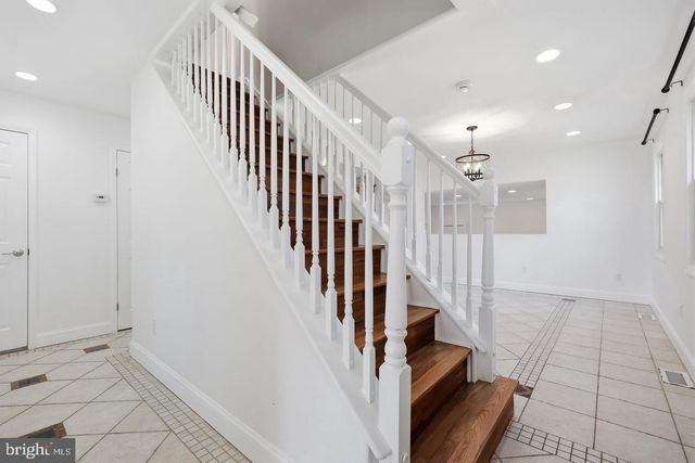 34 WOOSAMONSA RD, Pennington, NJ 08534
