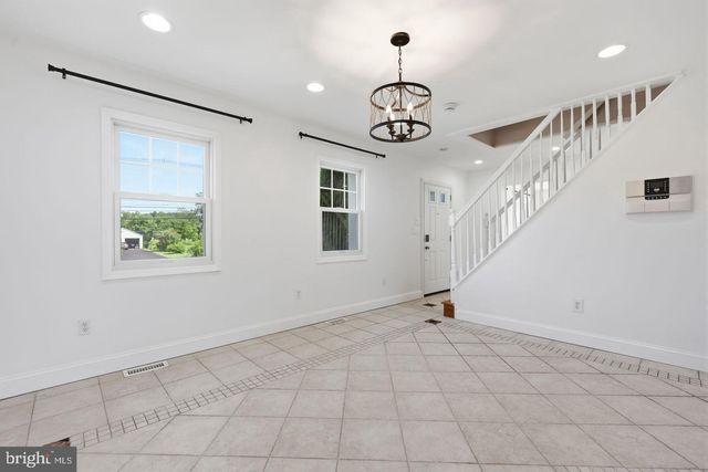 34 WOOSAMONSA RD, Pennington, NJ 08534