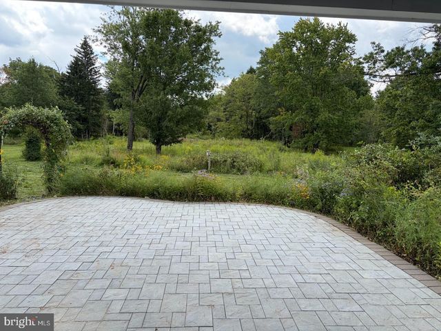 34 WOOSAMONSA RD, Pennington, NJ 08534