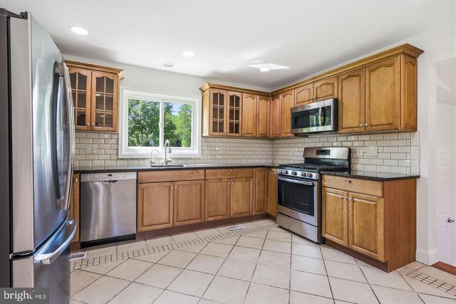 34 WOOSAMONSA RD, Pennington, NJ 08534