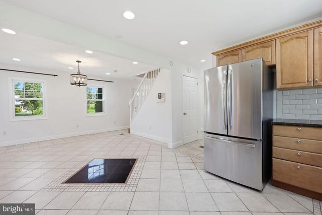34 WOOSAMONSA RD, Pennington, NJ 08534