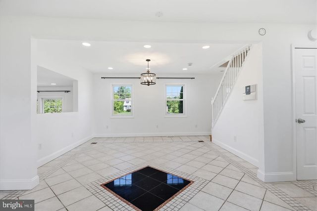 34 WOOSAMONSA RD, Pennington, NJ 08534