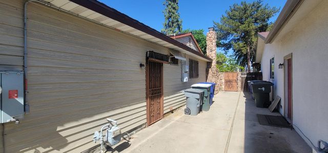 6166 N Blosser Avenue, Fresno, CA 93711