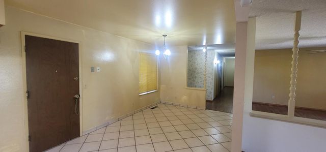 6166 N Blosser Avenue, Fresno, CA 93711
