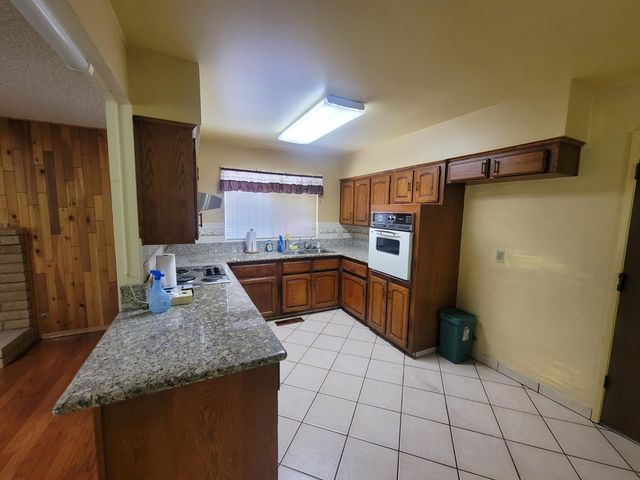 6166 N Blosser Avenue, Fresno, CA 93711