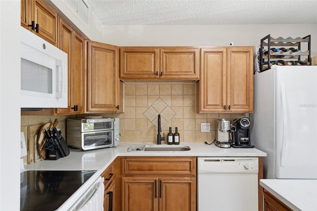 Image 14 of property listing at 364 NORTHPOINTE COURT 208, Altamonte Springs, FL 32701