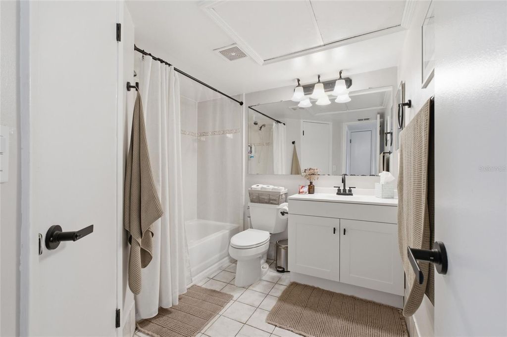 Image 18 of property listing at 364 NORTHPOINTE COURT 208, Altamonte Springs, FL 32701