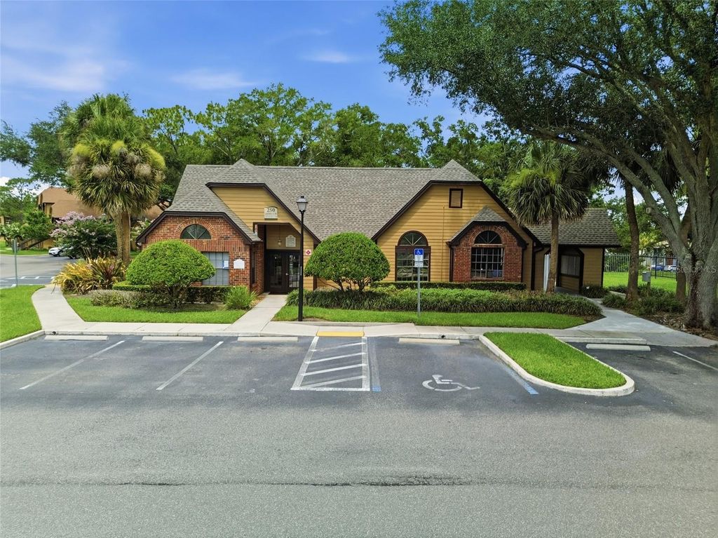 Image 20 of property listing at 364 NORTHPOINTE COURT 208, Altamonte Springs, FL 32701
