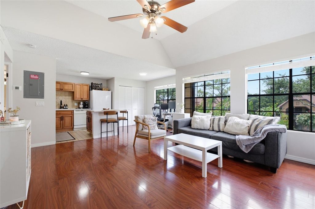 Image 8 of property listing at 364 NORTHPOINTE COURT 208, Altamonte Springs, FL 32701