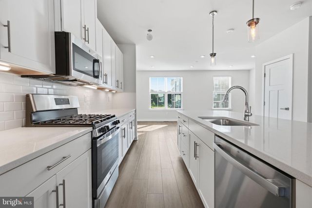 30 DOLCIE, Lawrence, NJ 08648