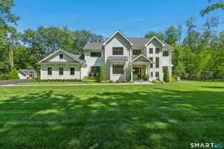 2 Black Pine Ridge, Ridgefield, CT 06877