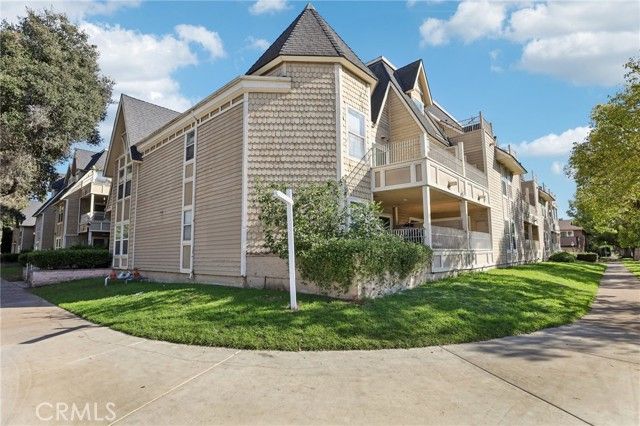 300 E Chestnut H-202, Santa Ana, CA 92701